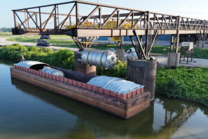Indiana River & Rail Terminals carefully lifts a 51-ton tank from an Ohio River barge at Ports of Indiana-Mount Vernon, July 28, 2025.